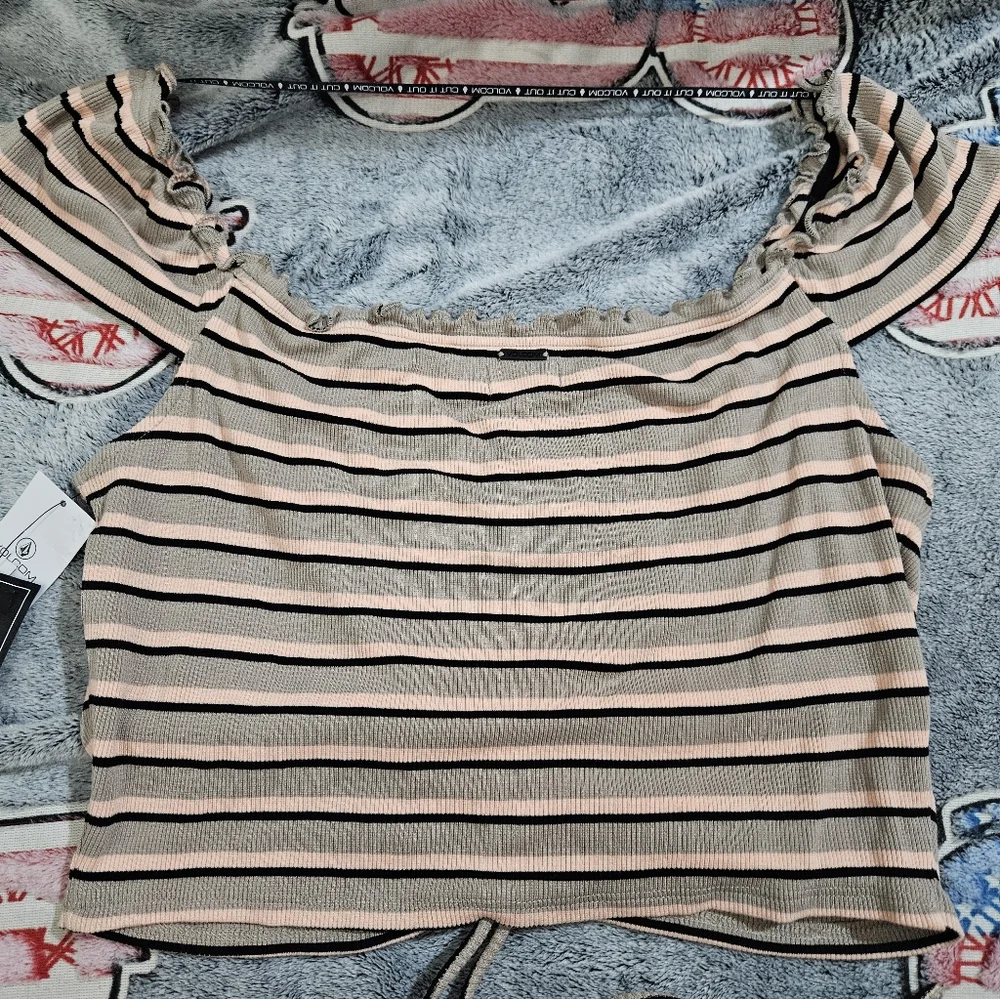 Volcom Stripe Ruched Top NWT - Picture 8 of 10